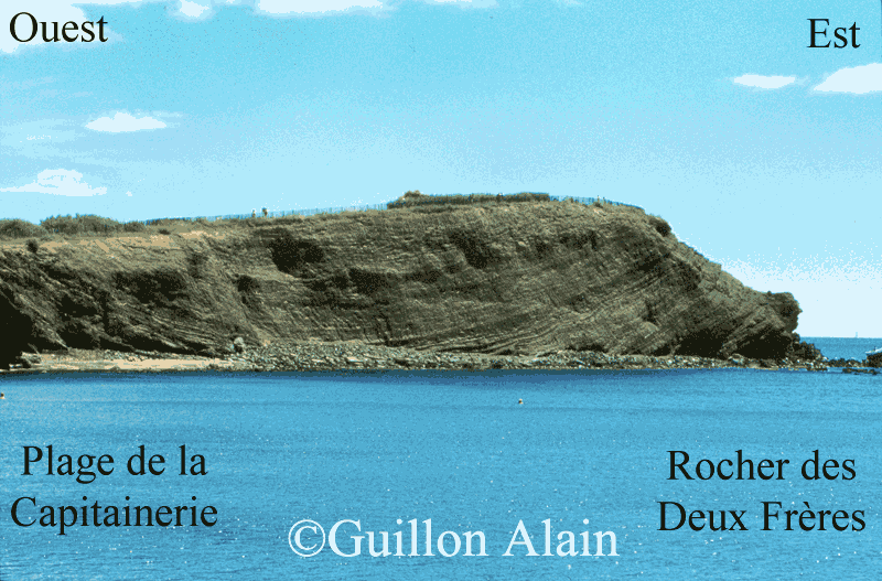 Photo 27 - Plage de la Capitainerie au Sud de la plage de la Conque, montrant le redressement des dépôts de tufs gris tant à l’est qu’à l’ouest. (Alain Guillon).