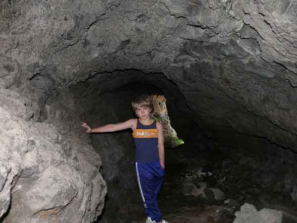 Banquette dans le tunnel de lave